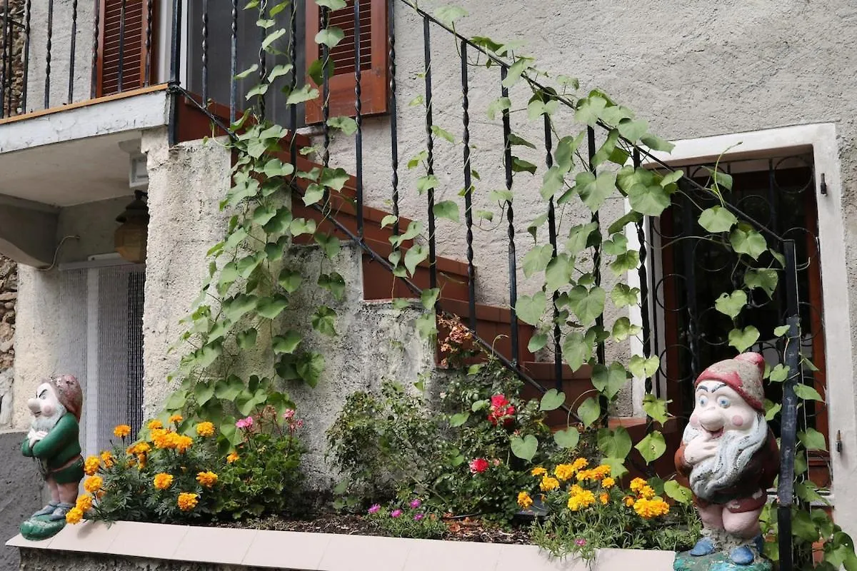 Bellano Cottage - With Private Garden And Garage