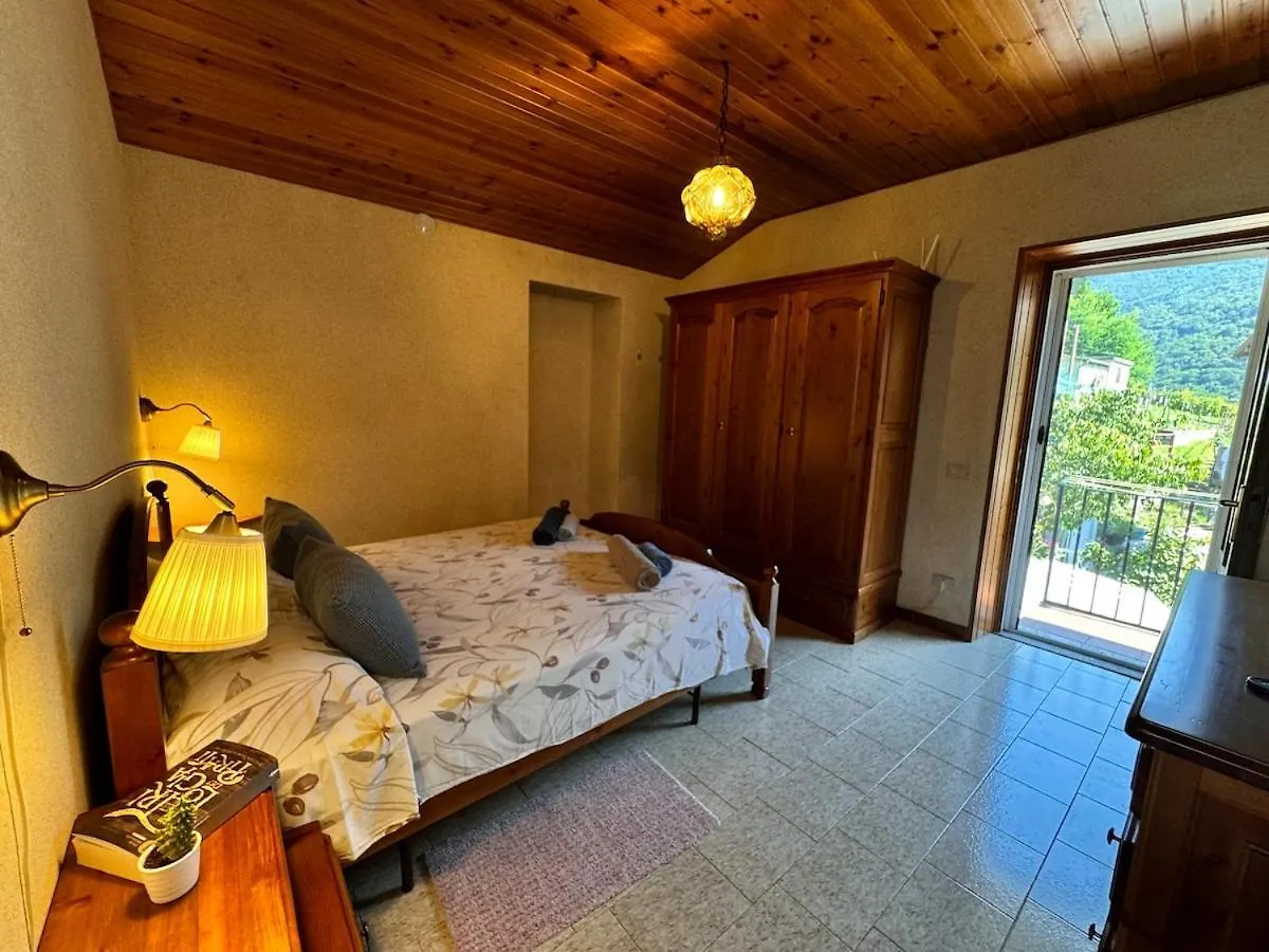 Дом отдыха Bellano Cottage - With Private Garden And Garage
